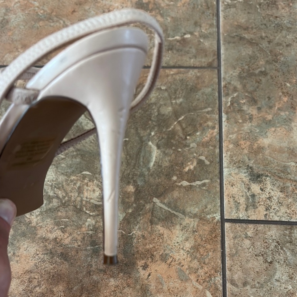 Steve Madden Cream Heel Sandals - Picture 9 of 9
